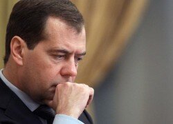 По всей России начался сбор подписей за отставку правительства Медведева По всей России начался сбор подписей за отставку правительства Медведева