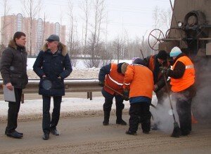 Липецкие дорожники укладывали асфальт в феврале тоннами